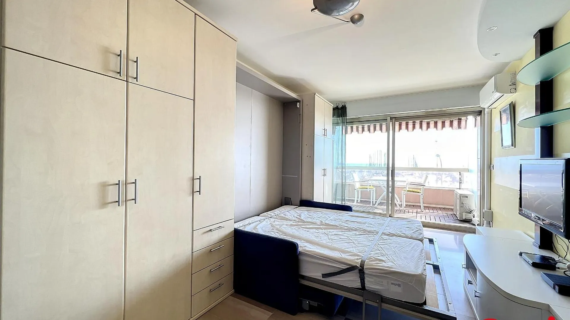 Studio Spacieux, Climatise Avec Vue Mer, Piscine, Wifi Et Parking Prive A Menton - Fr-1-647-29 0*,  Frankrike